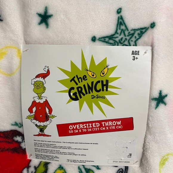 Grinch Christmas Throw Blanket Classic Print NWT
60x70 - Picture 2 of 4